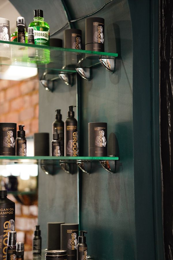 Groom Barbers — Lingfield — photograph 20 by Andrew Recchia